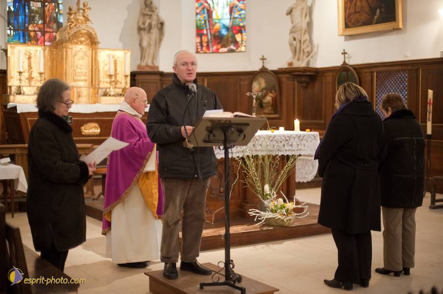 Nom de l'image : D30096574a_(c)Norbert-JUNG — Description :  Catéchumène à l'église de la Ferté Vidame - 3e étape